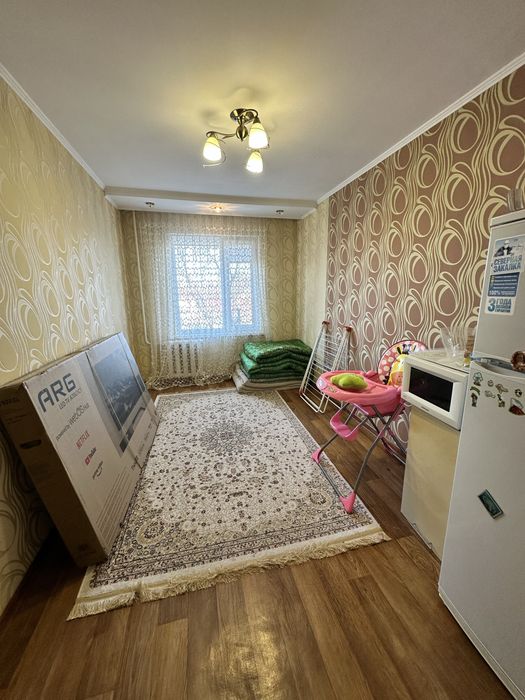 Продается В ЦЕНТРЕ ! 3 этаж, не угловая !