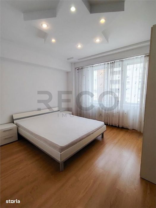 RECO Apartament renovat cu camere Decomandat cu lift