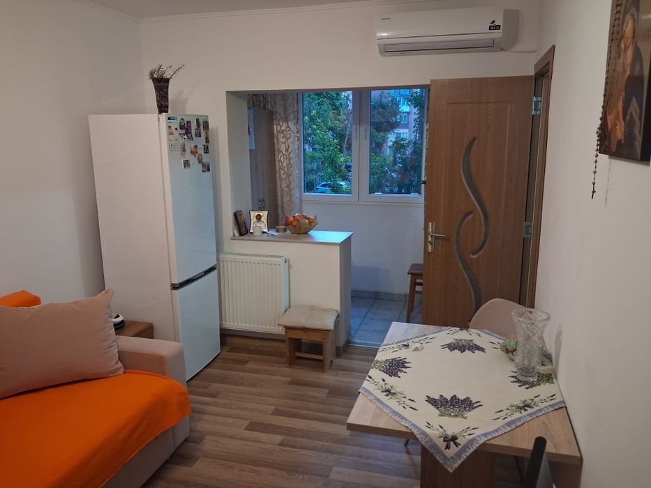 Proprietar vând garsonieră CF 1