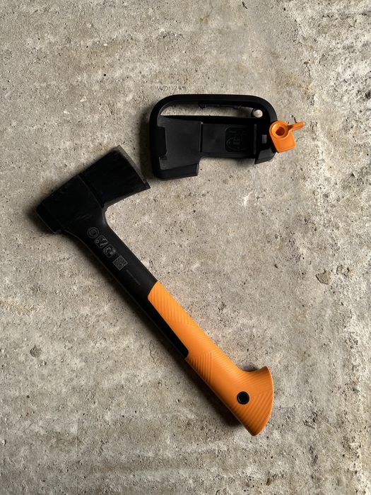 Брадва за къмпинг и турузъм FISKARS X7