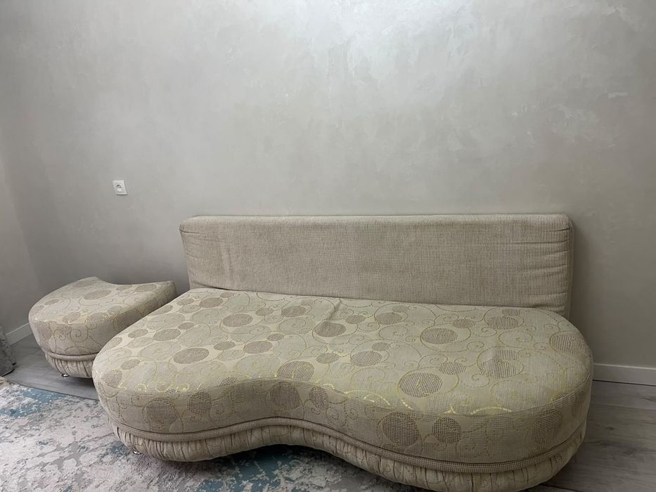 Продам диван для гостинной