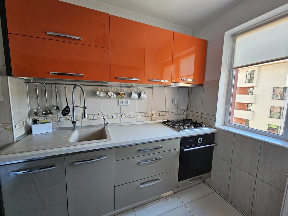 Vand apartament 2 camere, Compozitori