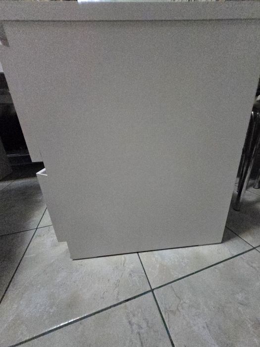 Vând noptiera Ikea