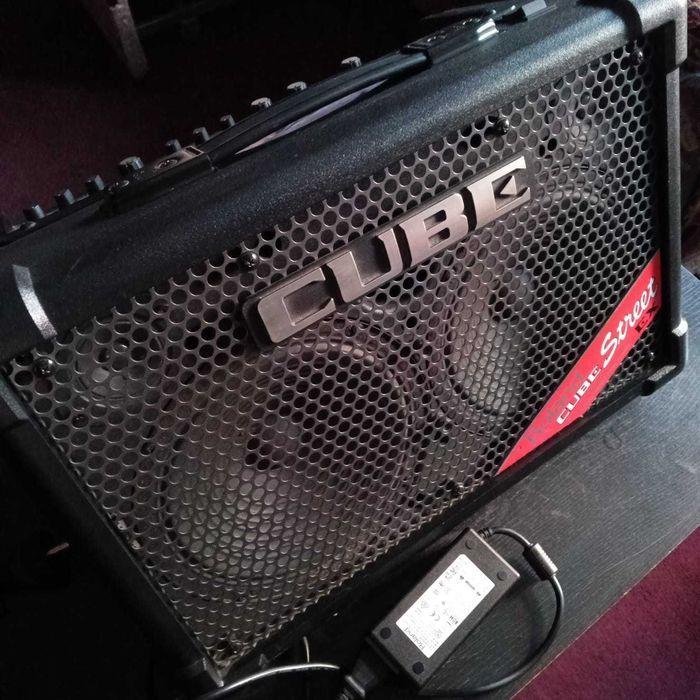 Roland Cube Street EX комбоусилитель