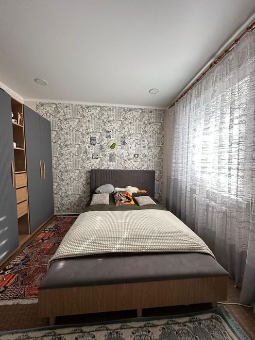 Продам два дома с гаражом.