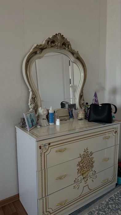 Продам спальный гарнитур