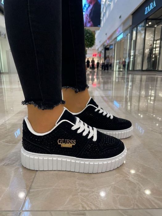 Adidași de dama Guess.