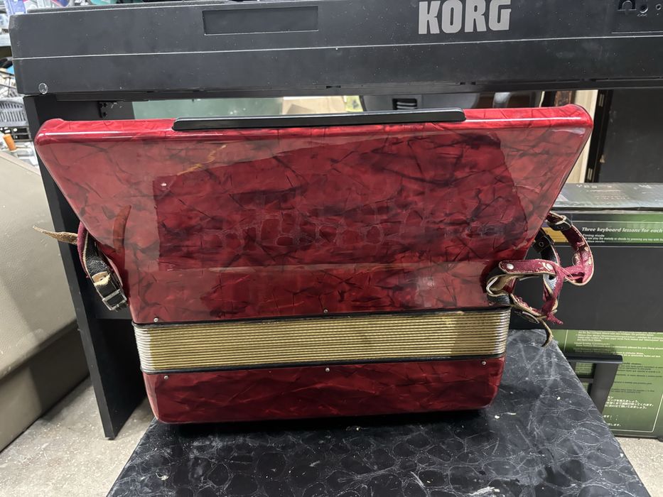 Acordeon Hohner Verdi 2M cu 96 de basi
