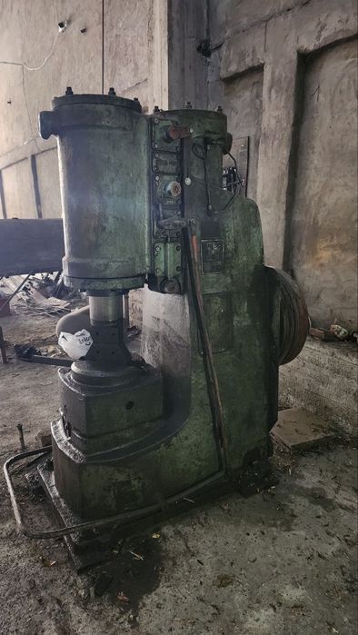 Молот станок сотилади