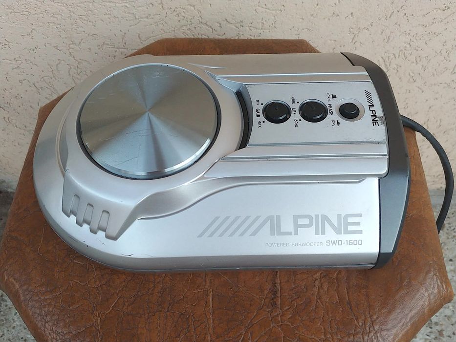 Alpine SWD-1600 subwoofer auto