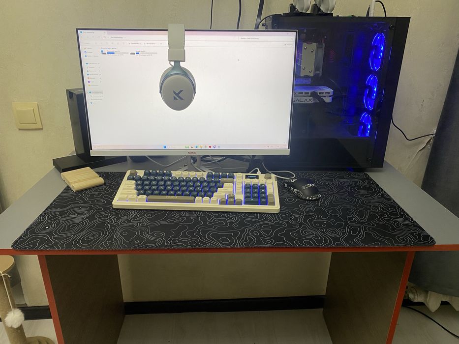 Игровой компьютер, беспроводные наушники, мышь, стол,клава , джойстики