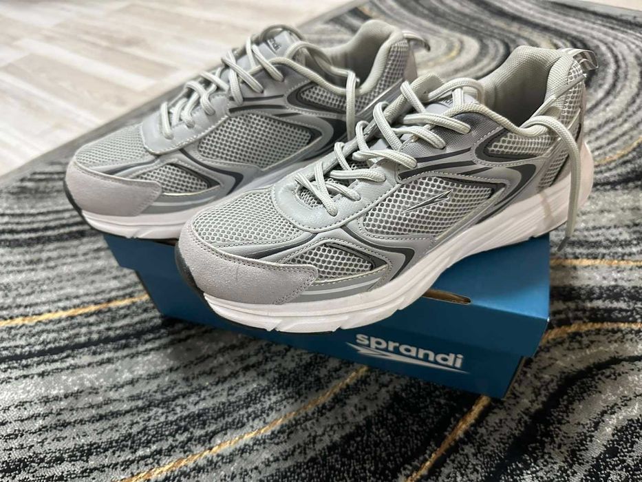 Сиви маратонки за бягане