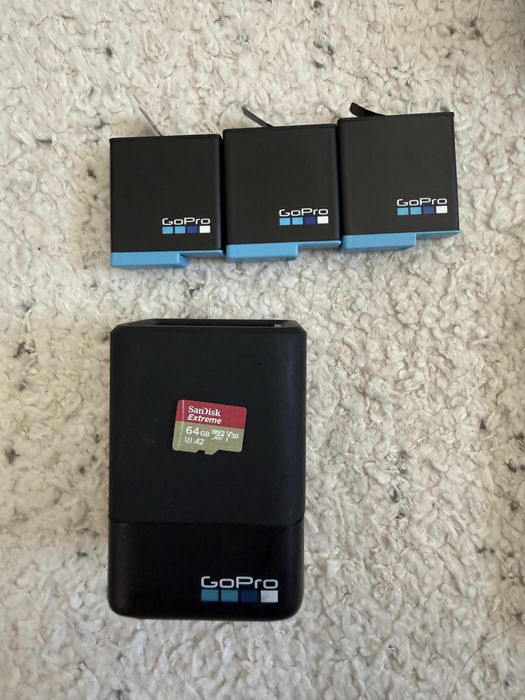 GoPro Hero 8 black plus accesorii