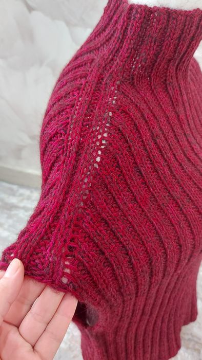 Вязаный тёплый жилет