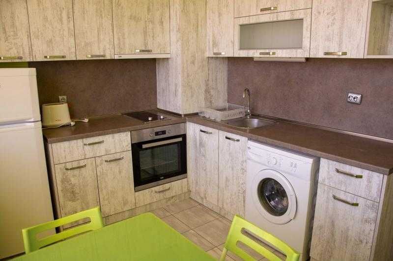 Дава се под наем Двустаен апартамент в Бургас, Лазур - 70 кв.м за 408 € - Снимка #3