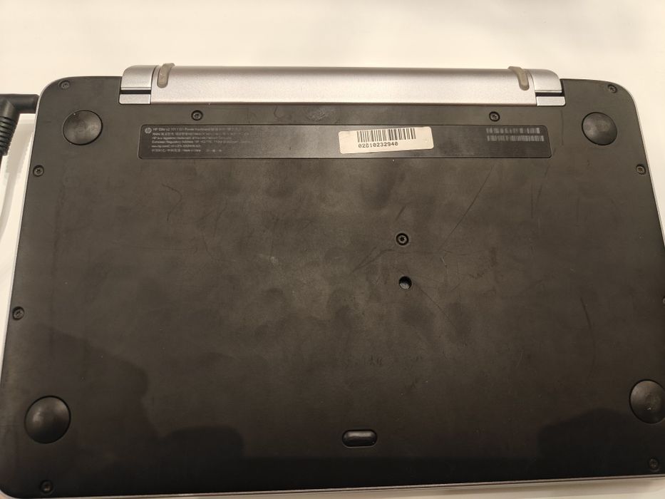 Лаптоп HP Elite x2 1011 G1