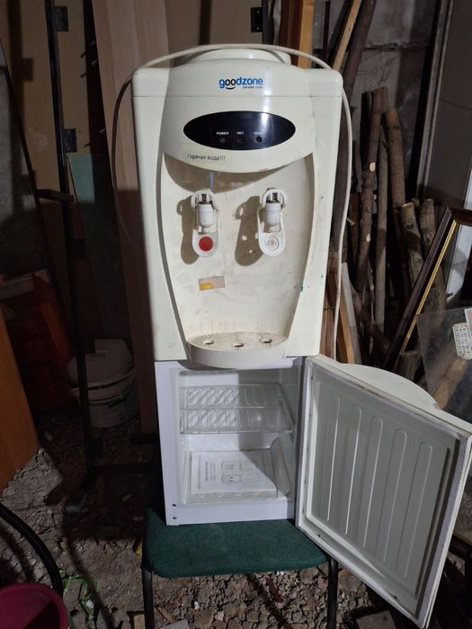 Продам диспенсер для воды