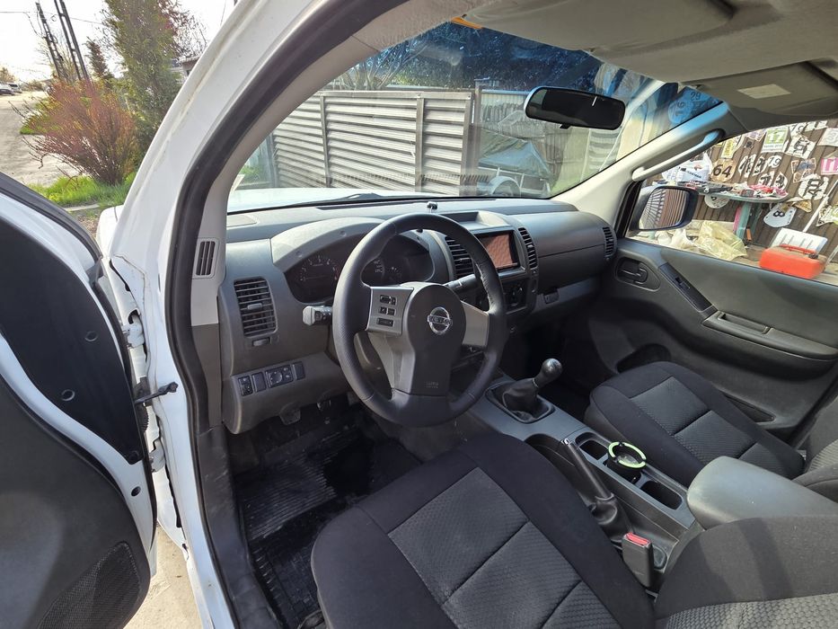 Vând Nissan Navara autoutilitara cu KM PUTINI și FARA RUGINĂ