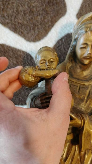Statuie veche din lemn cu Maria si IIsus