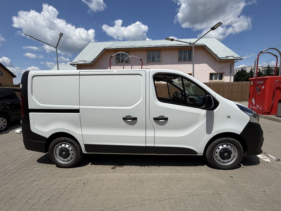 RENAULT Trafic 2018 — imagine 3