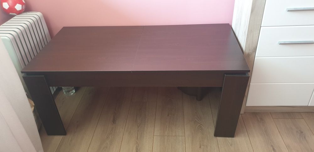 Продавам Холна маса