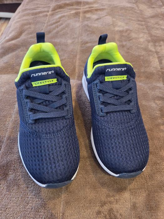 Маратонки  Runners