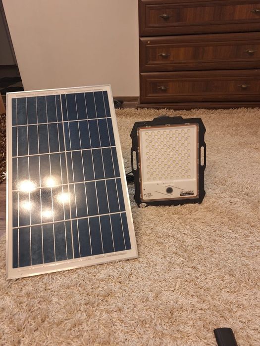 Vand Lampa solara  300 w cu panou . Camera