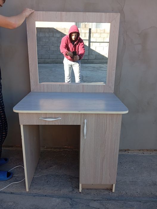 Продам макияжный столик