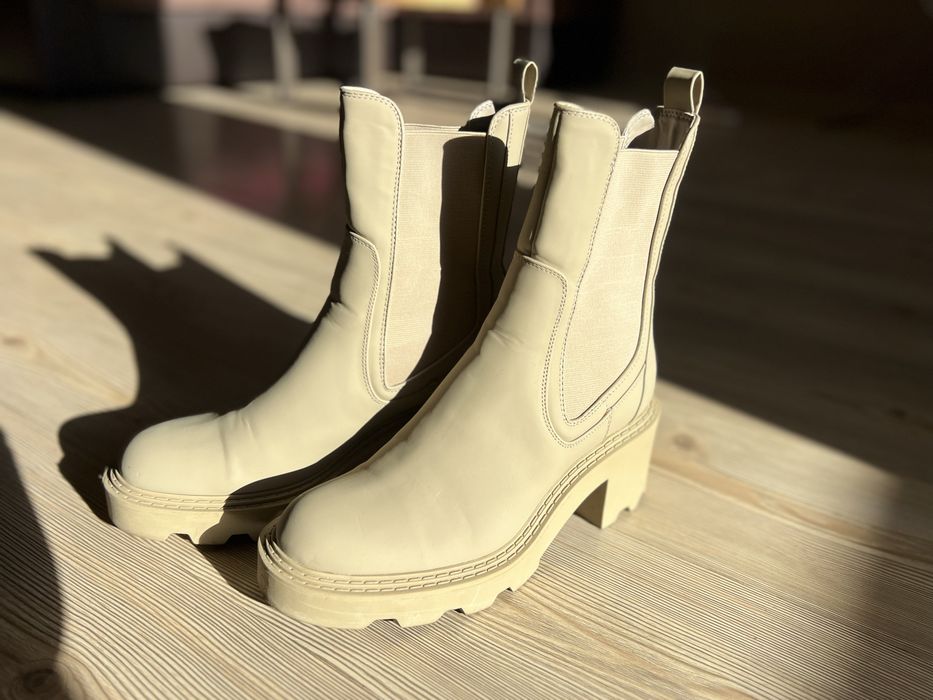 Rubberised mid hell ankle boots