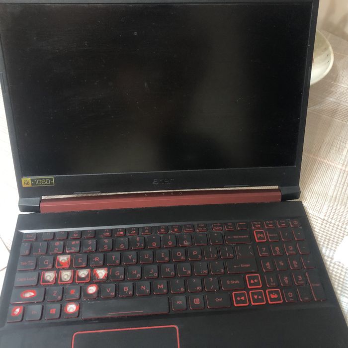 Acer Nitro 5 AN515-54 — i5, GTX 1050, SSD, рабочий, есть износ клавиш