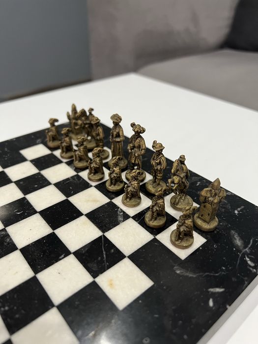 Красив антикварен шах