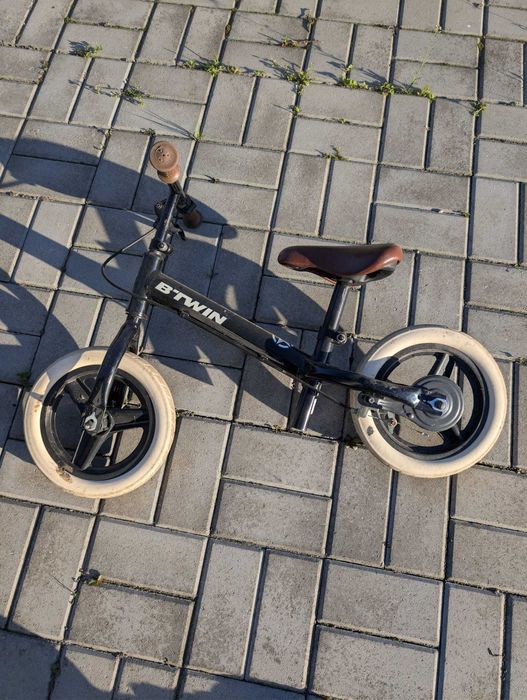 Bicicleta BTWIN fara pedale pentru copil