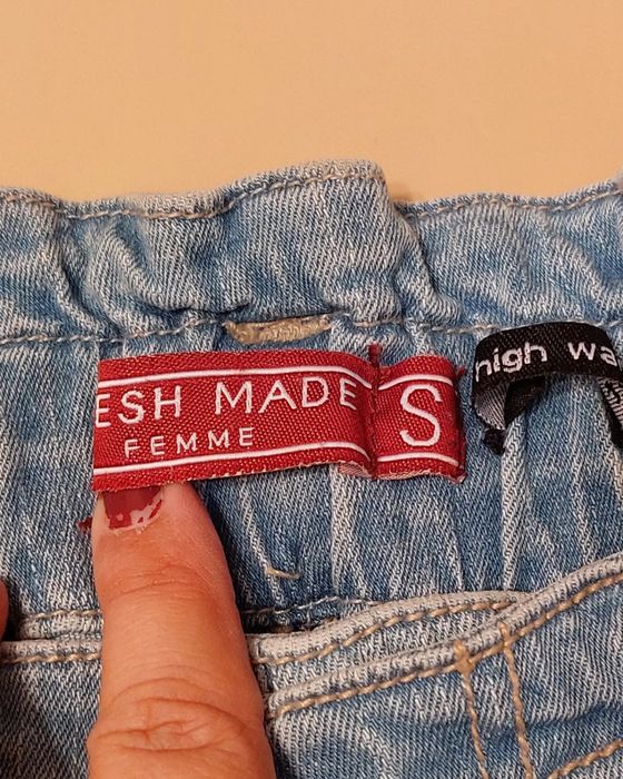 Подростковые джинсовые брюки. 44 размер. 1000тг.