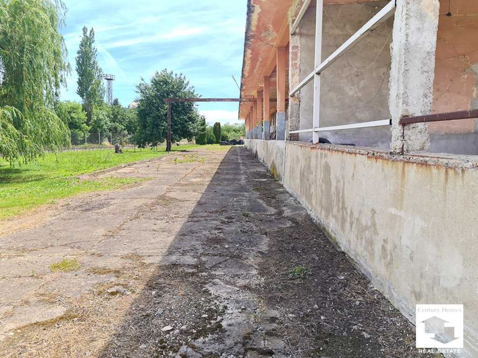145324 Промишлен имот с хале, офис и кантар в гр. Полски Тръмбеш