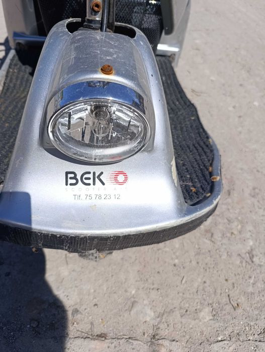 Електрическа инвалидна количка за части