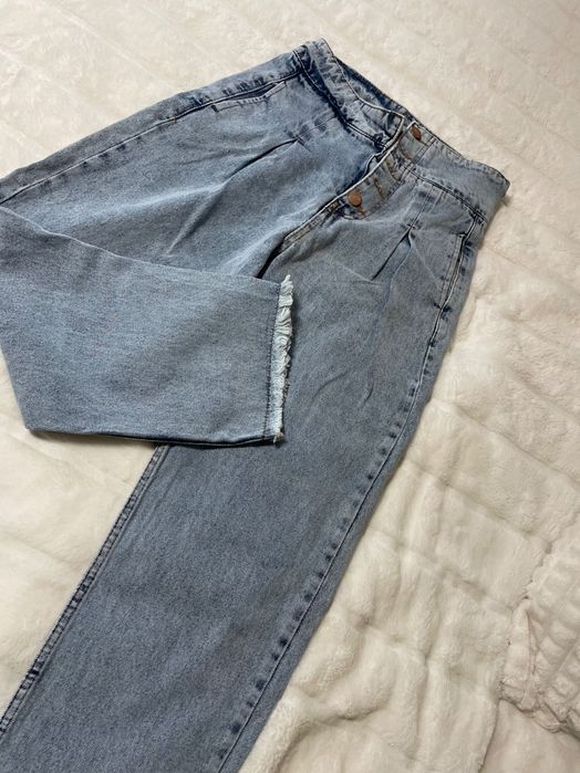 Дамски дънки с висока талия в ретро стил + подарък тениска !