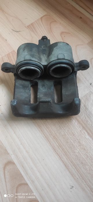 Суппорт передний правый на Ниссан максима а 33