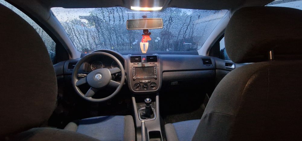 Vând Volkswagen Golf 5 1.6 mpi