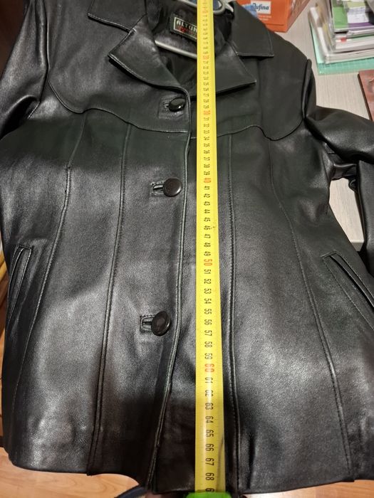 Geaca din piele naturală