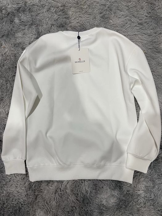 Белый свитшот moncler
