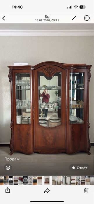 сервант из дерева темно коричневого цвета