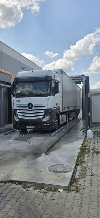 Vand ansamblu Actros / Scania cu semiremorci