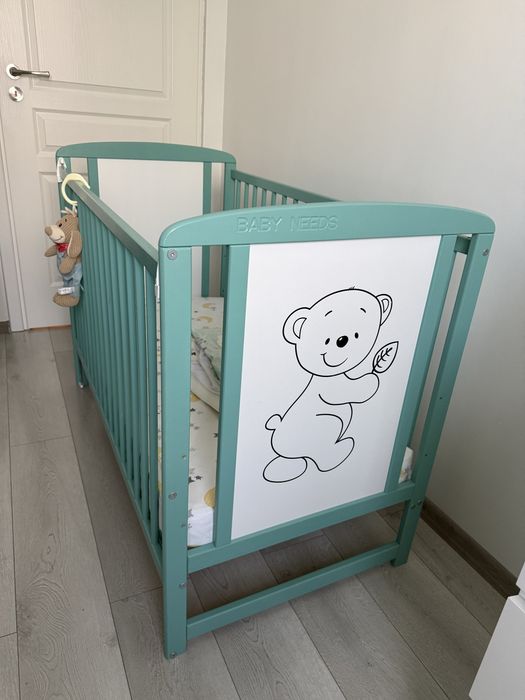 Pătuț Baby Needs + saltea cocos + 5 huse/lenjerii – stare foarte bună