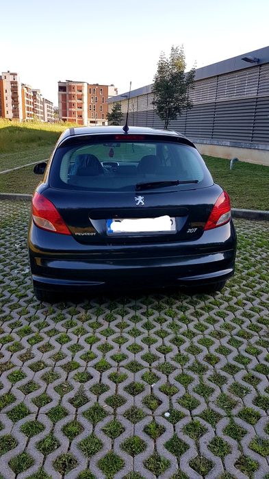 Пежо 207-2010 година