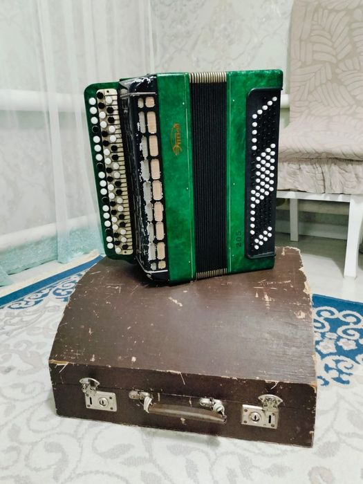 Баян сатылады 40000 тг