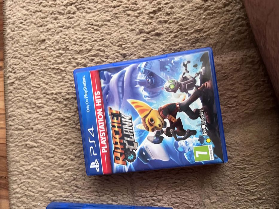 PS4 Slim 500GB + 2 контролера + 4 игри – като нова