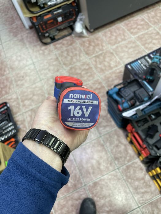 Винтоверт, шуруповерт ударный