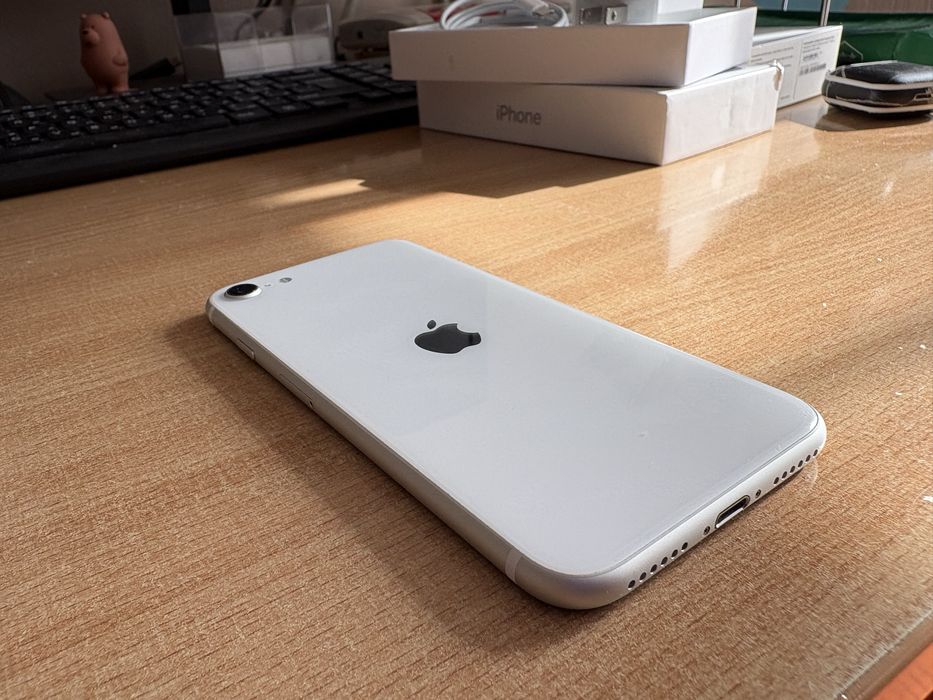 Iphone se (2020)  64 gb airpods 2