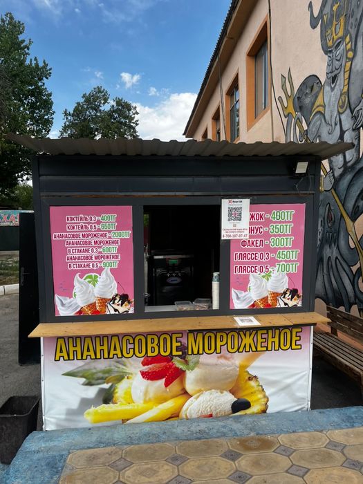 продается будка с мороженным аппаратом