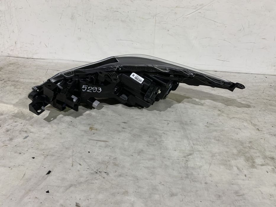 Far dreapta Toyota Corolla, 2019, 2020, 2021, 2022, 2023, cod origine OE 8130-02T31.